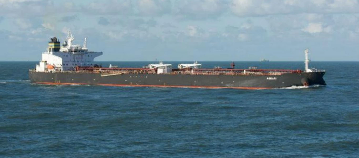 Σαουδική Αραβία: Έκρηξη σε πετρελαιοφόρο στο λιμάνι της Τζέντα - Eπλήγη από «εξωτερική πηγή»